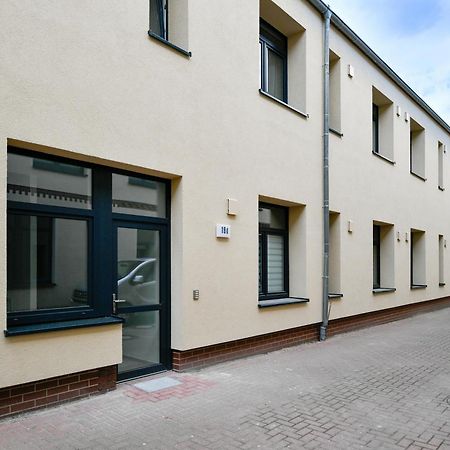 Ferienwohnungen Am Theater - Modern, Zentral Und Ruhig Mit Kueche, Waschtrockner, Netflix, Wlan Und Parkplatz- 2 Zimmer, 52 Qm كوتبوس المظهر الخارجي الصورة