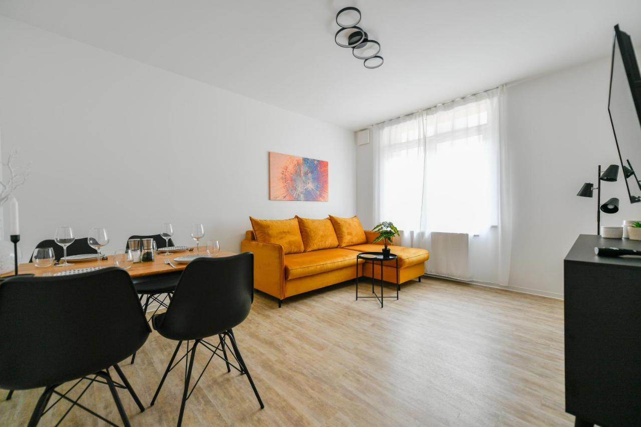 Ferienwohnungen Am Theater - Modern, Zentral Und Ruhig Mit Kueche, Waschtrockner, Netflix, Wlan Und Parkplatz- 2 Zimmer, 52 Qm كوتبوس المظهر الخارجي الصورة