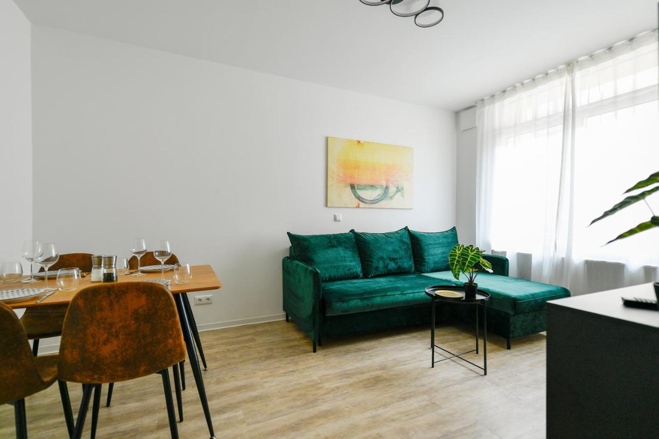 Ferienwohnungen Am Theater - Modern, Zentral Und Ruhig Mit Kueche, Waschtrockner, Netflix, Wlan Und Parkplatz- 2 Zimmer, 52 Qm كوتبوس المظهر الخارجي الصورة