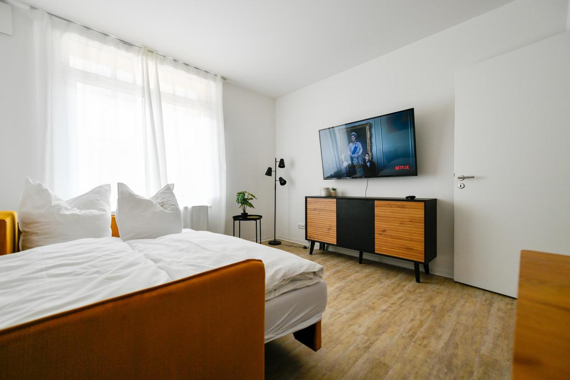 Ferienwohnungen Am Theater - Modern, Zentral Und Ruhig Mit Kueche, Waschtrockner, Netflix, Wlan Und Parkplatz- 2 Zimmer, 52 Qm كوتبوس المظهر الخارجي الصورة
