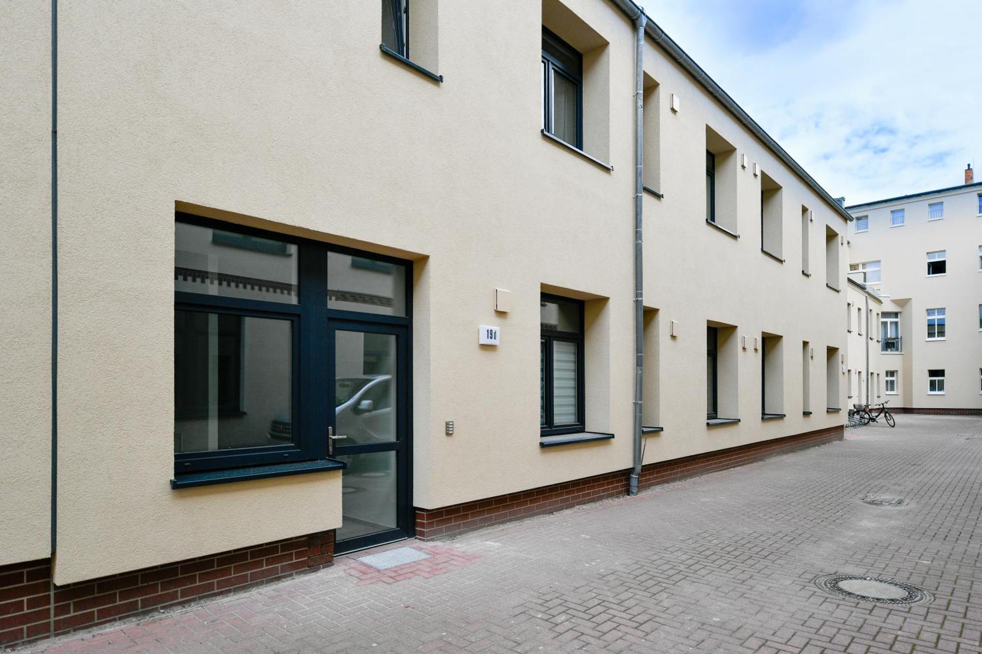Ferienwohnungen Am Theater - Modern, Zentral Und Ruhig Mit Kueche, Waschtrockner, Netflix, Wlan Und Parkplatz- 2 Zimmer, 52 Qm كوتبوس المظهر الخارجي الصورة