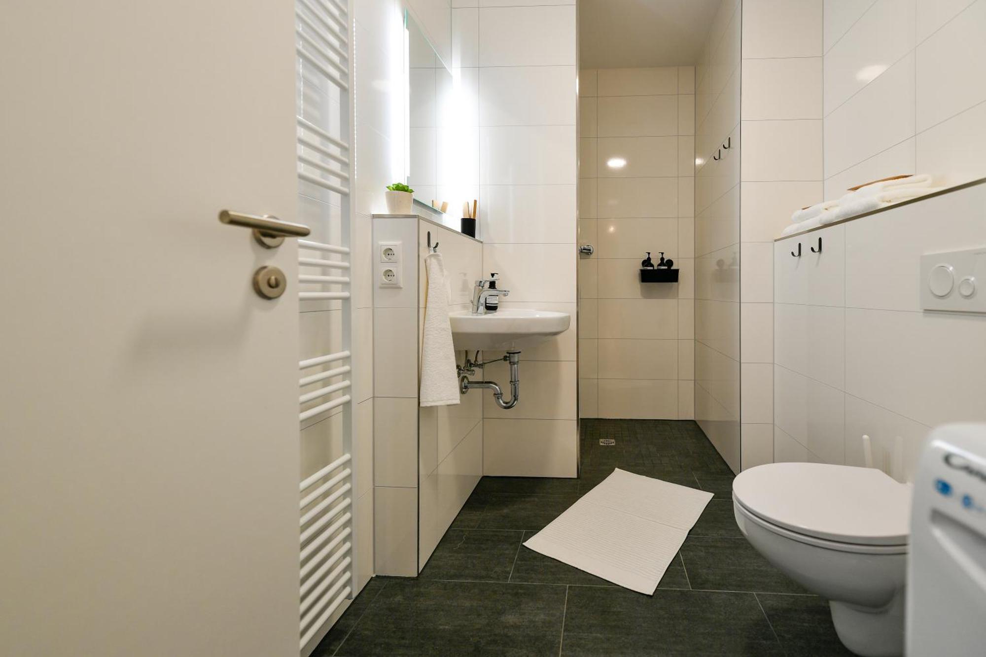 Ferienwohnungen Am Theater - Modern, Zentral Und Ruhig Mit Kueche, Waschtrockner, Netflix, Wlan Und Parkplatz- 2 Zimmer, 52 Qm كوتبوس الغرفة الصورة