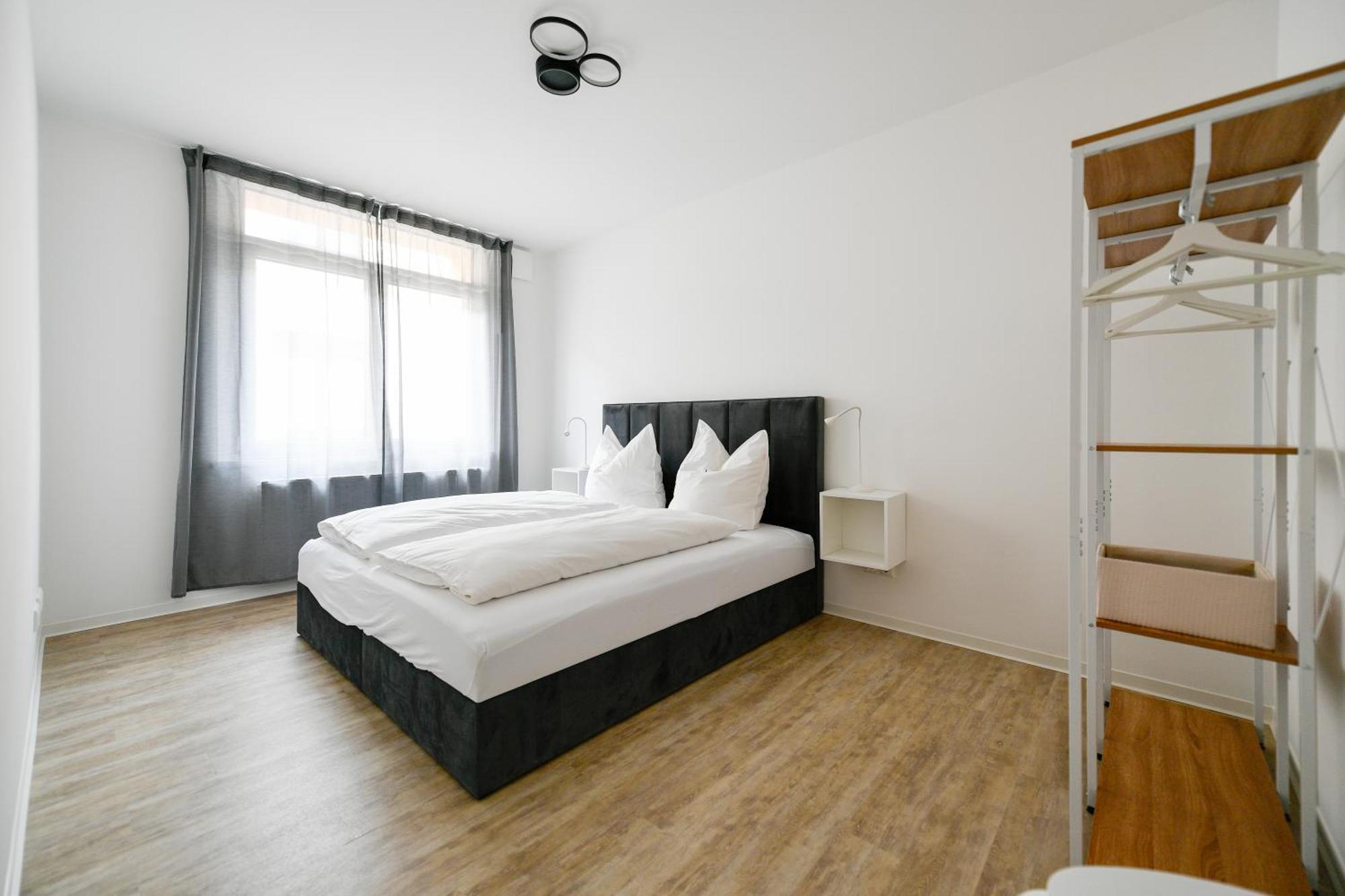 Ferienwohnungen Am Theater - Modern, Zentral Und Ruhig Mit Kueche, Waschtrockner, Netflix, Wlan Und Parkplatz- 2 Zimmer, 52 Qm كوتبوس الغرفة الصورة